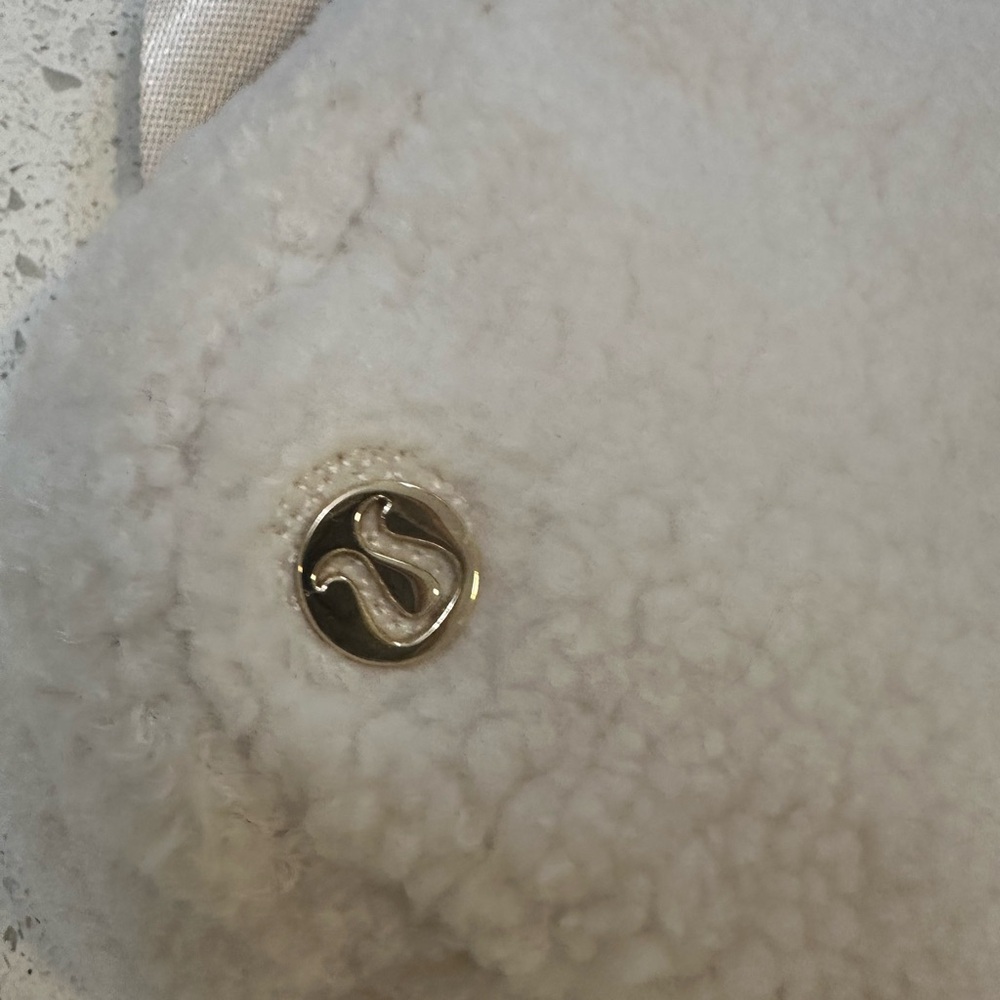 Lululemon Everyday Belt Bag Fleece Large White Opal with gold accessories - Picture 7 of 11